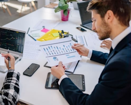 Relevo generacional en la empresa familiar española: por qué solo 1 de cada 3 lo consigue, Transmisión de empresas España, transmisión de PYMES España