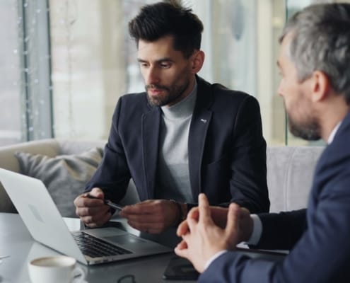 Relevo generacional en la empresa familiar española: por qué solo 1 de cada 3 lo consigue 11 Relevo generacional en la empresa familiar española: por qué solo 1 de cada 3 lo consigue, Transmisión de empresas España, transmisión de PYMES España